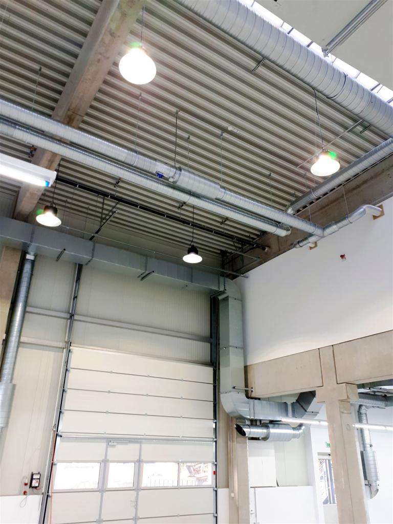 LED-Beleuchtung Produktionshalle 1200m²  Hallenbeleuchtung mit LED Flutern