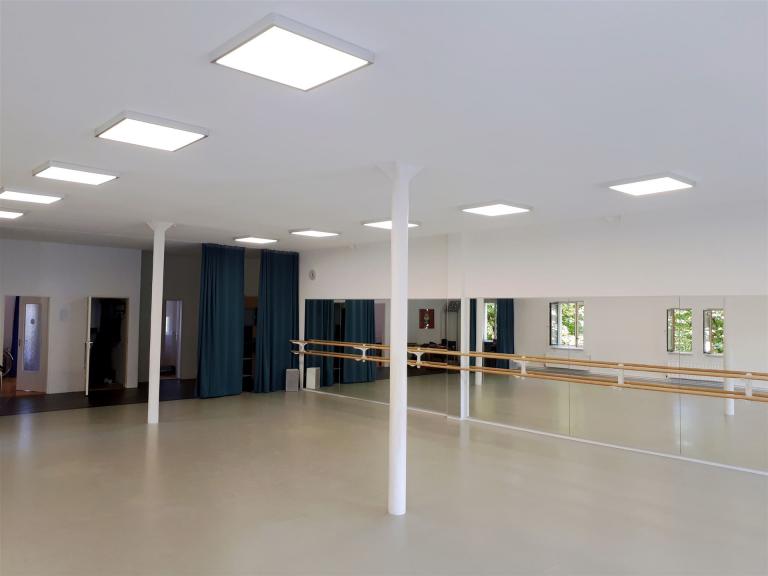LED-Geschäftsbeleuchtung Balettraum mit LED Panel AP