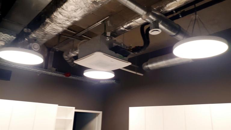 LED-Geschäftsbeleuchtung Sportstudio Schienesystem LED-Spot dimmbar