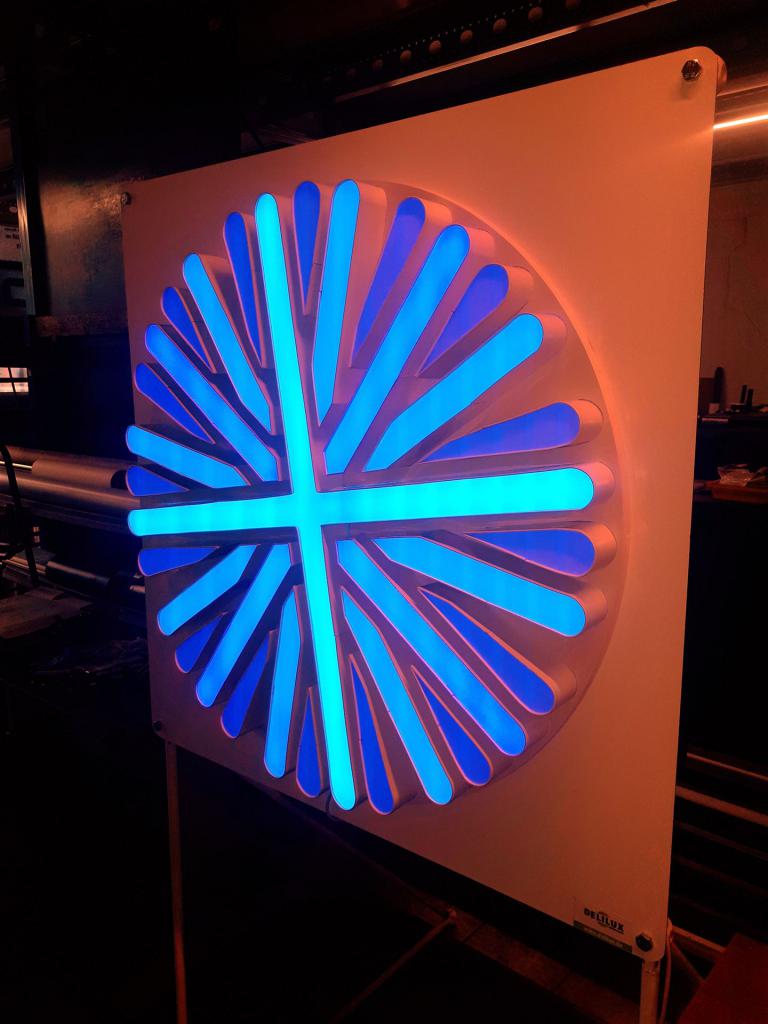 LED Logo mit drei speziellen Kundenwunsch rot, blau und grün in 4 nuancen