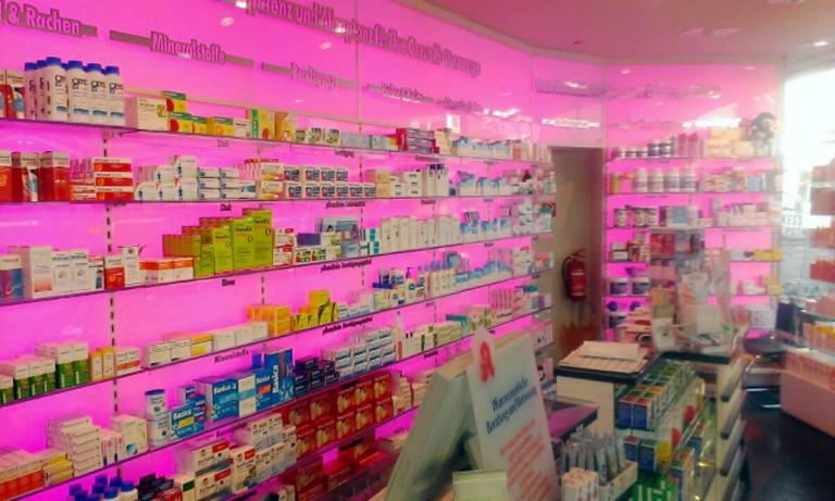 LED RGB-Umrüstung einer Apotheke mit Steuerung als Farbwechsel