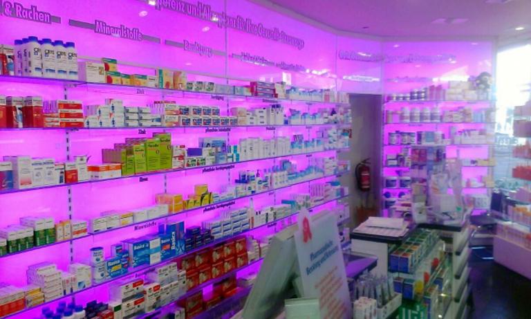 LED RGB-Umrüstung einer Apotheke mit Steuerung als Farbwechsel